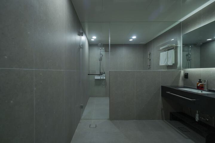 Room 65 of 80