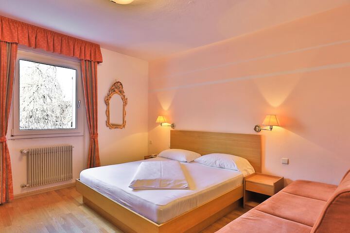 Room 48 of 120
