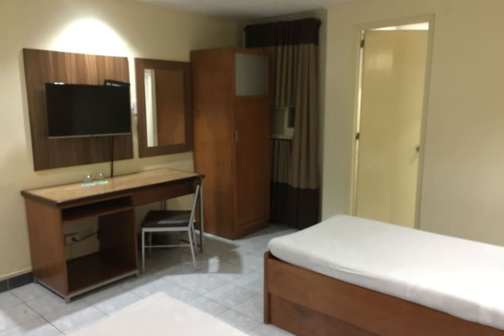 Room 8 of 69