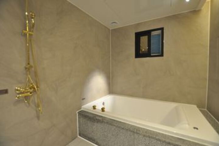 Hot Tub 64 of 76