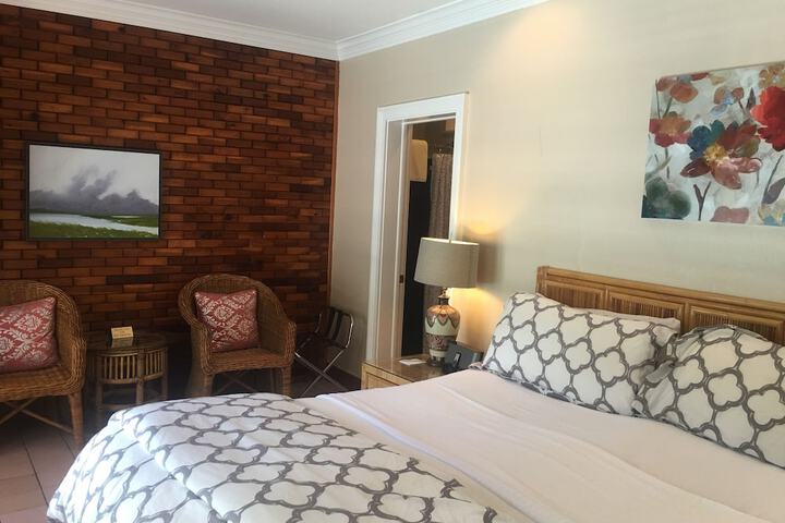 Room 5 of 68
