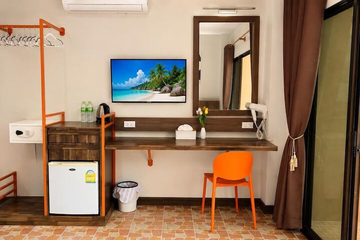 Room 35 of 77