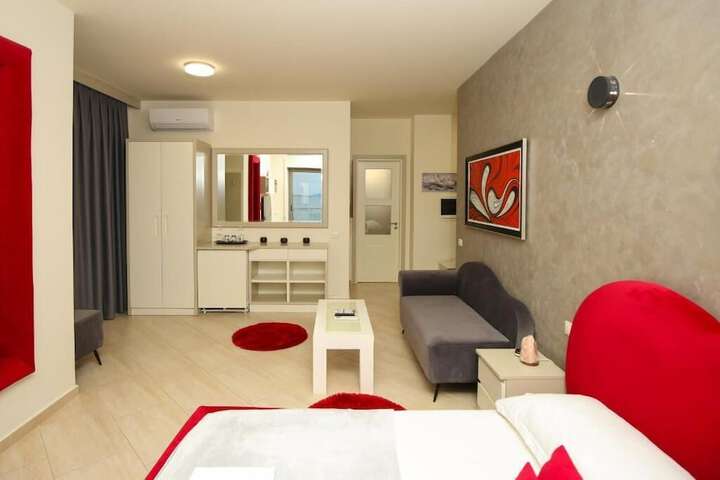 Room 17 of 84