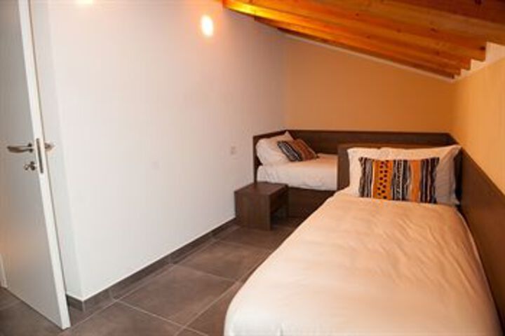 Room 15 of 40