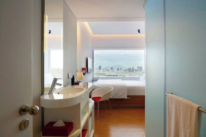 Room 17 of 35