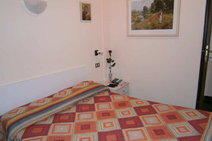 Room 9 of 46