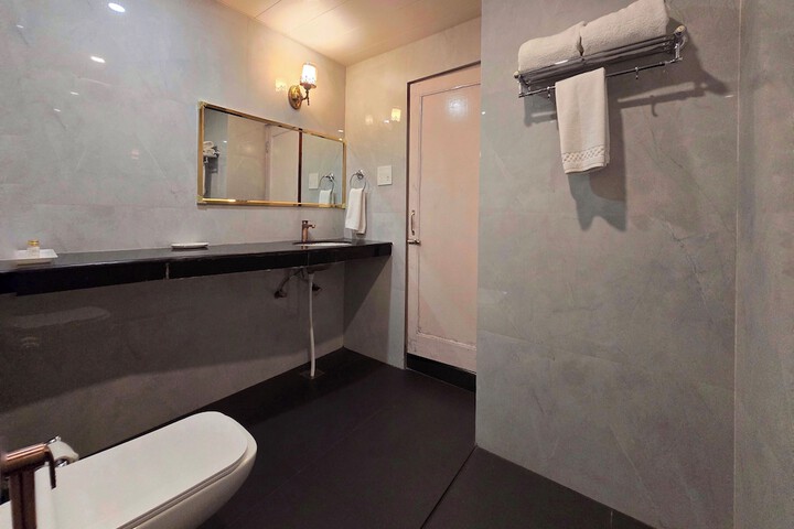 Room 100 of 165