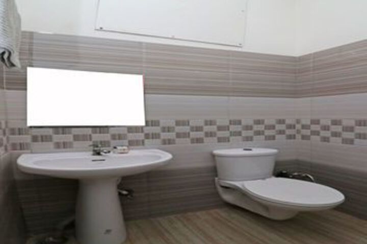 Room 6 of 25