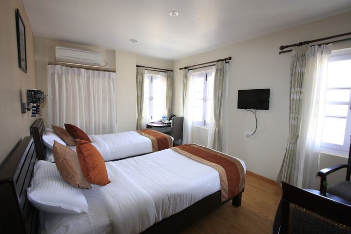 Room 4 of 38