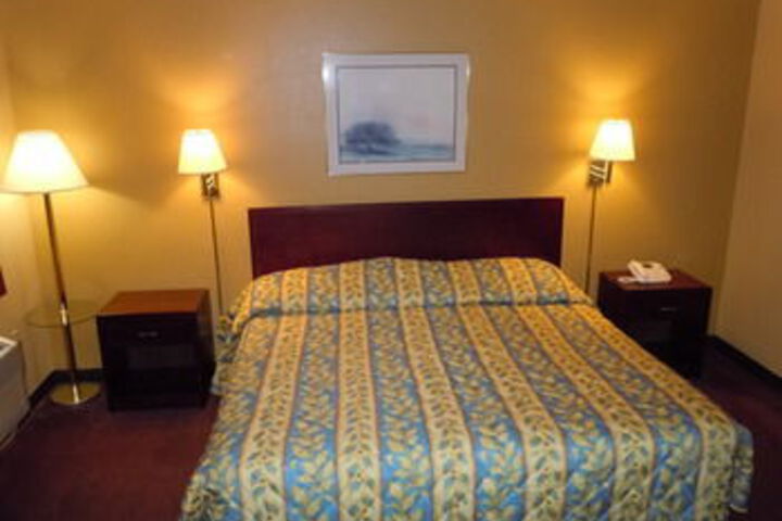 Room 6 of 24