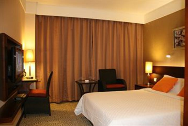Room 4 of 6
