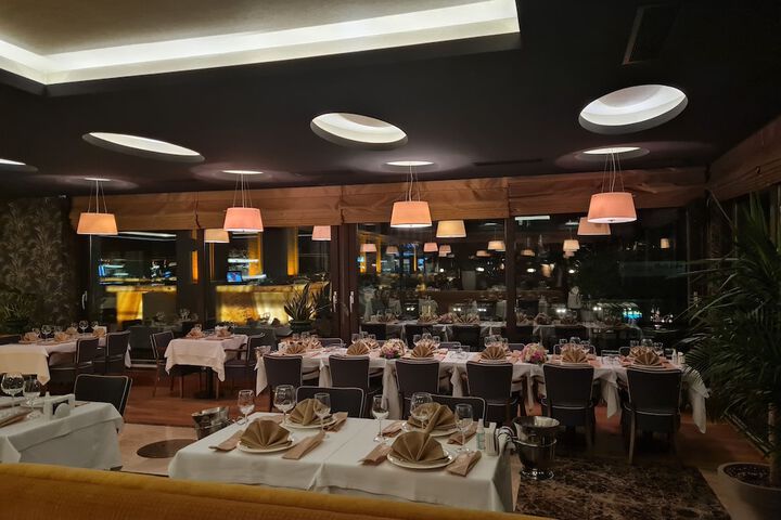 Dining 34 of 64