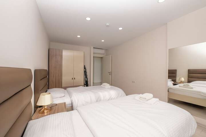 Room 76 of 271