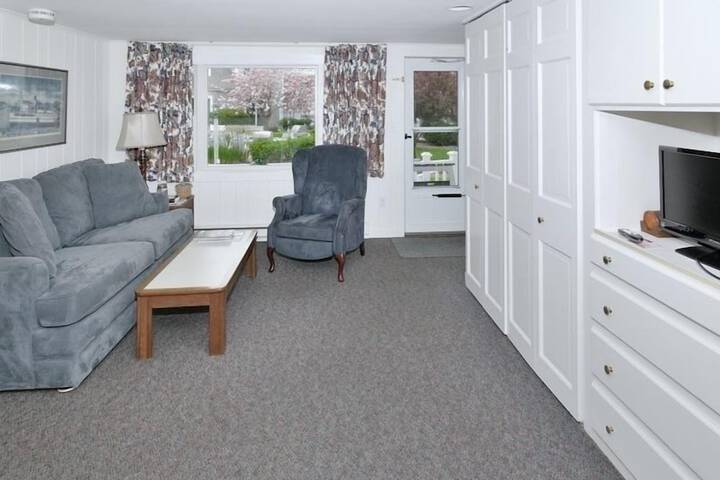 Room 6 of 18