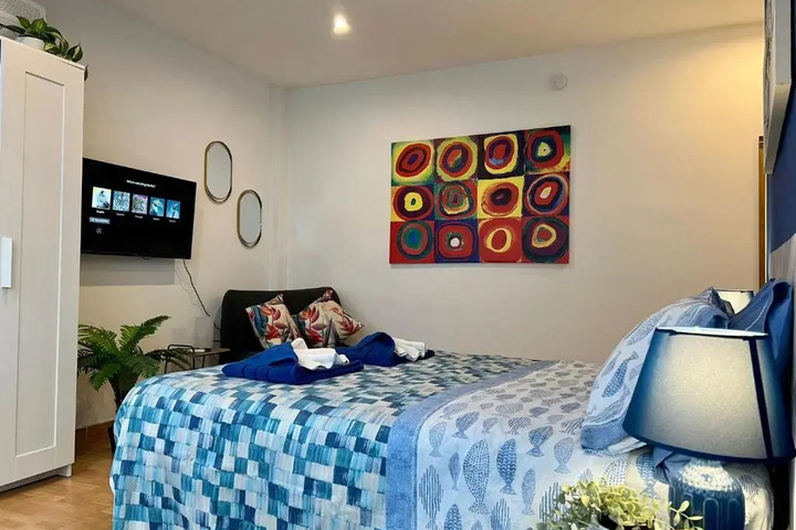 Room 4 of 12