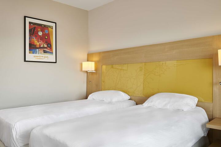 Room 6 of 116