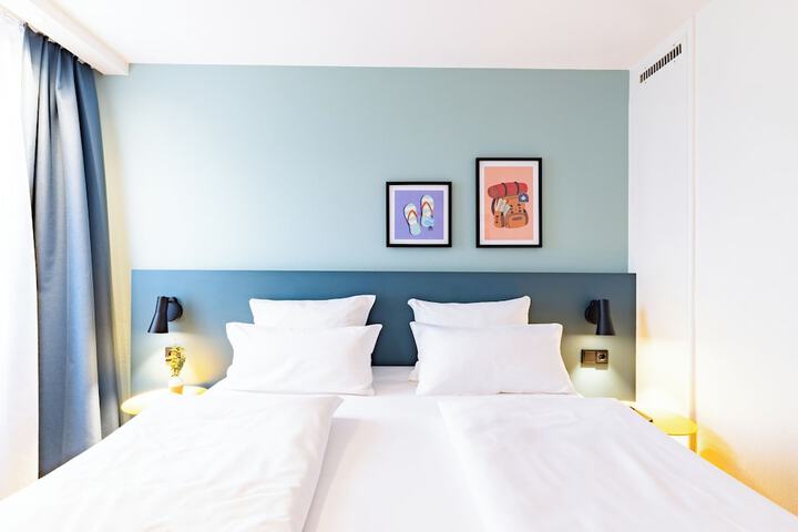 Room 10 of 38