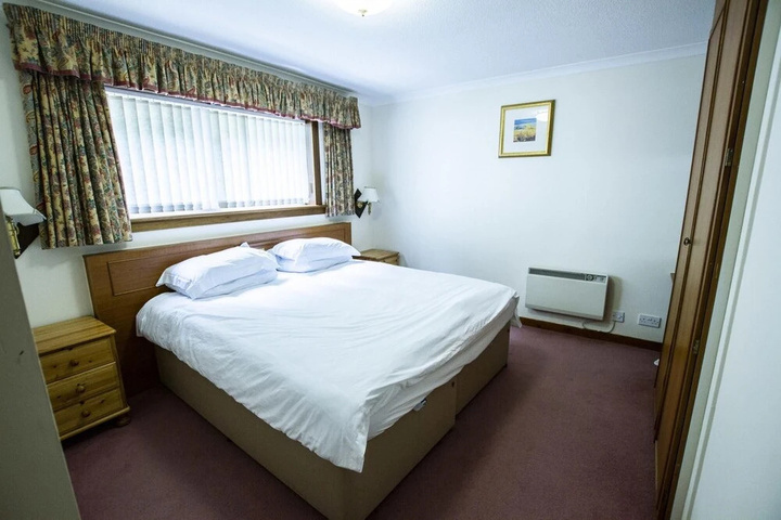 Room 3 of 8