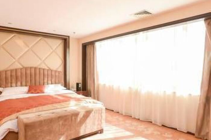 Room 9 of 10