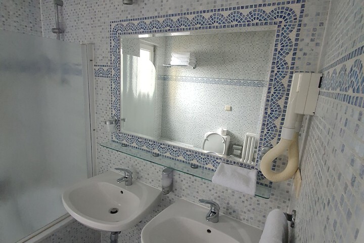 Room 43 of 59