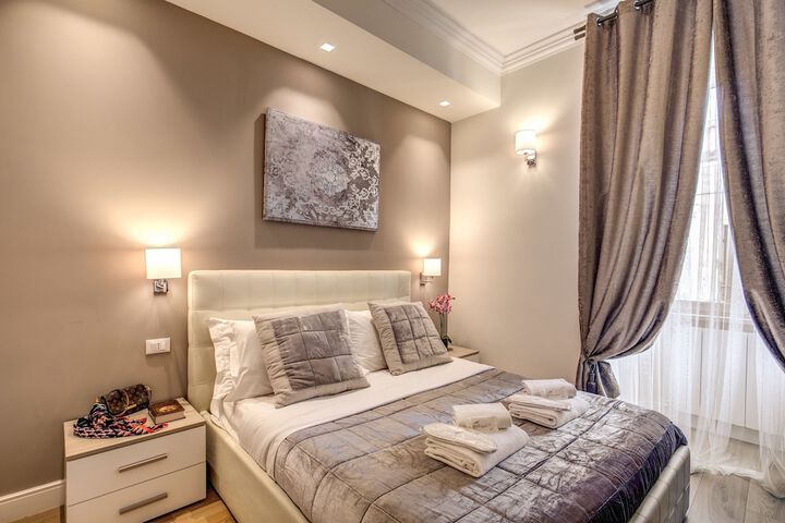 Room 10 of 28