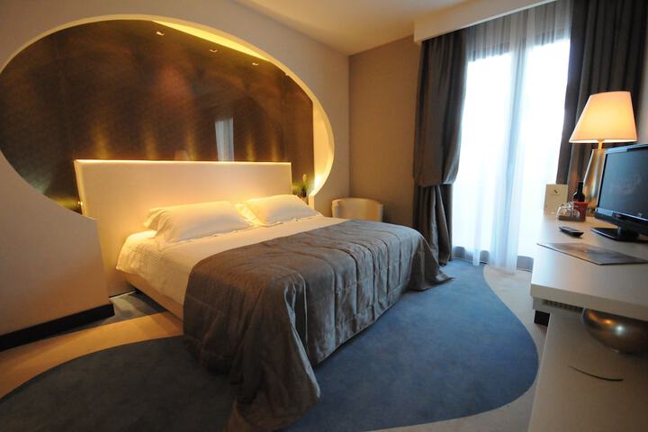 Room 7 of 61