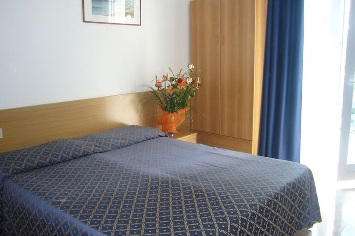 Room 3 of 9