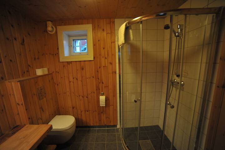 Room 103 of 142
