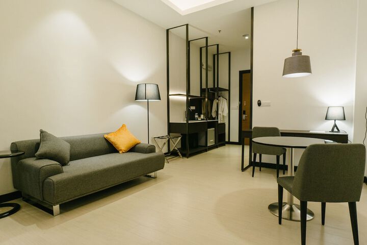 Room 10 of 33