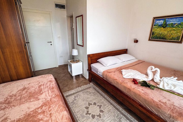 Room 6 of 61
