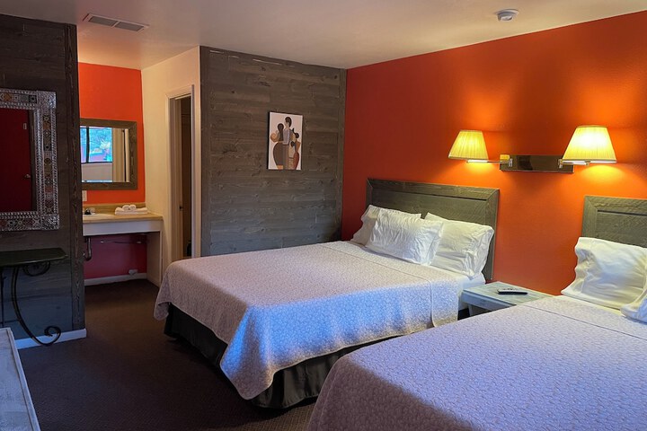 Room 8 of 18