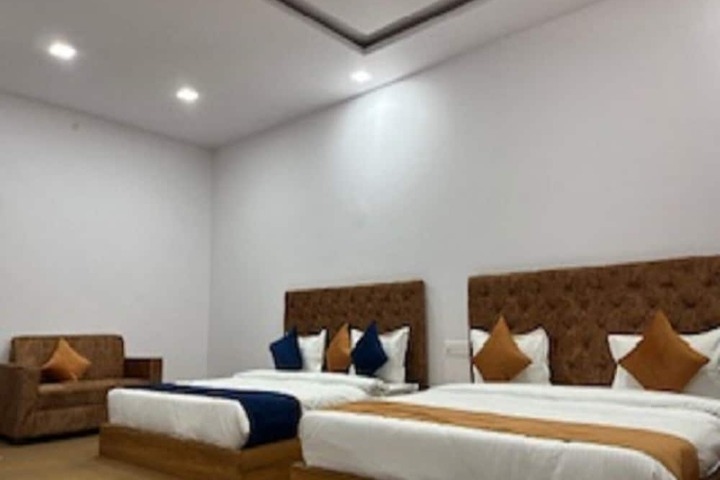 Room 12 of 26