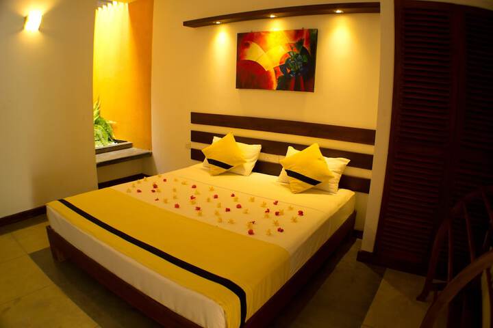 Room 3 of 65