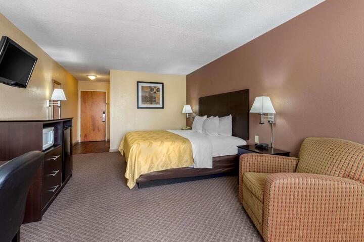 1 King Bed Accessible (6 of 15)