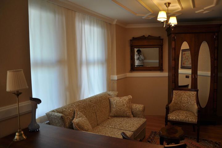 Room 21 of 77