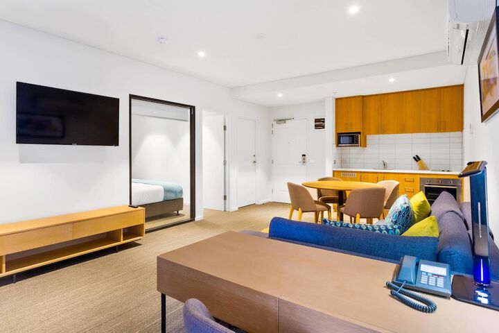 Room 27 of 64