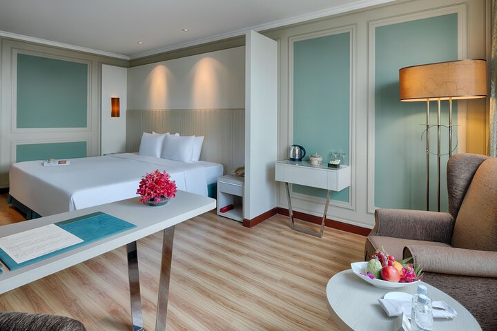Room 18 of 180