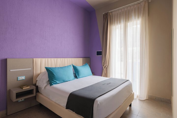 Room 10 of 18