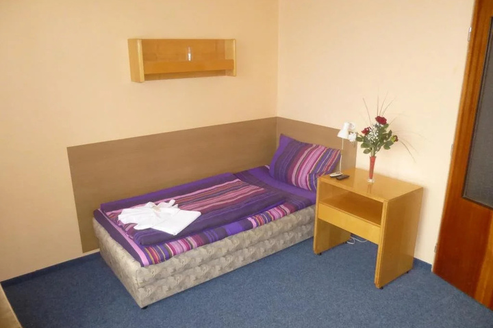 Room 2 of 16