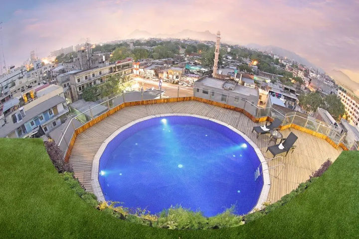 Pool Hotel
