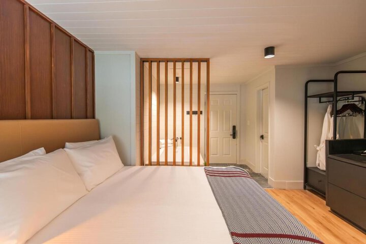 Room 19 of 38