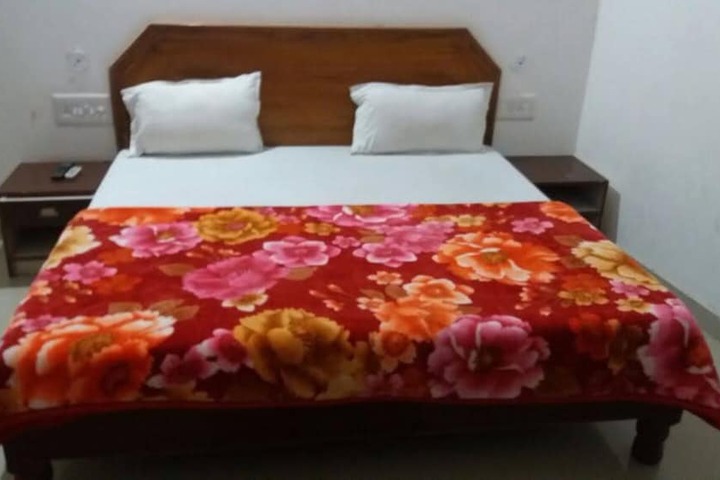 Room 8 of 16