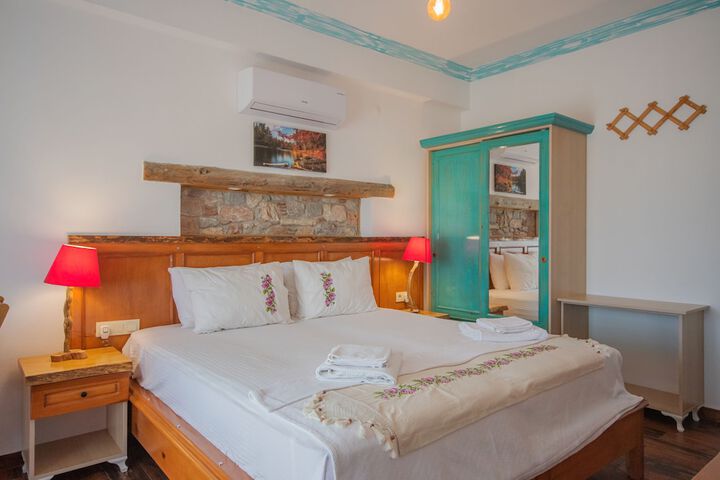 Room 9 of 36