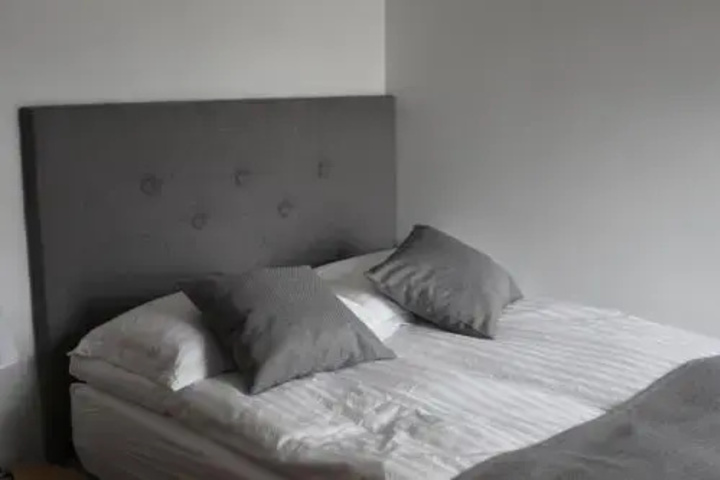 Room 2 of 9
