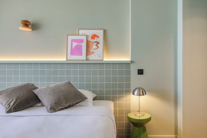 Room 13 of 33