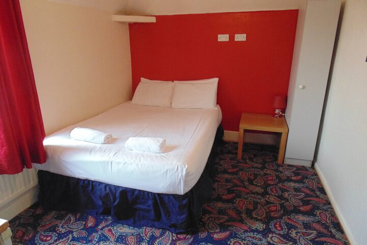 Room 3 of 8