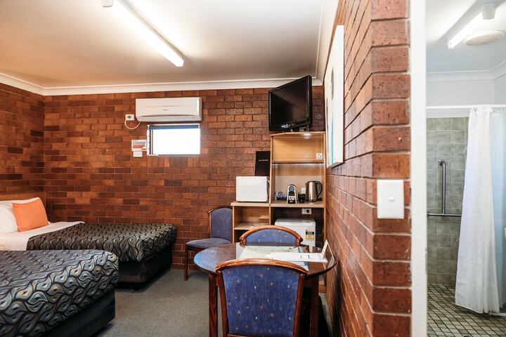 Room 5 of 87