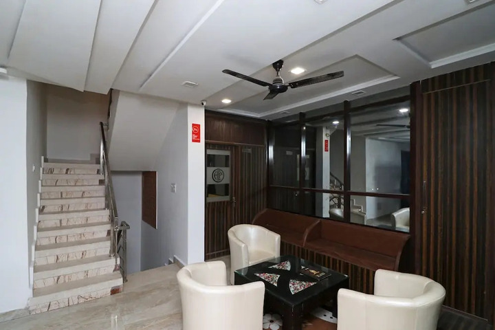 OYO 11648 CP RESIDENCY