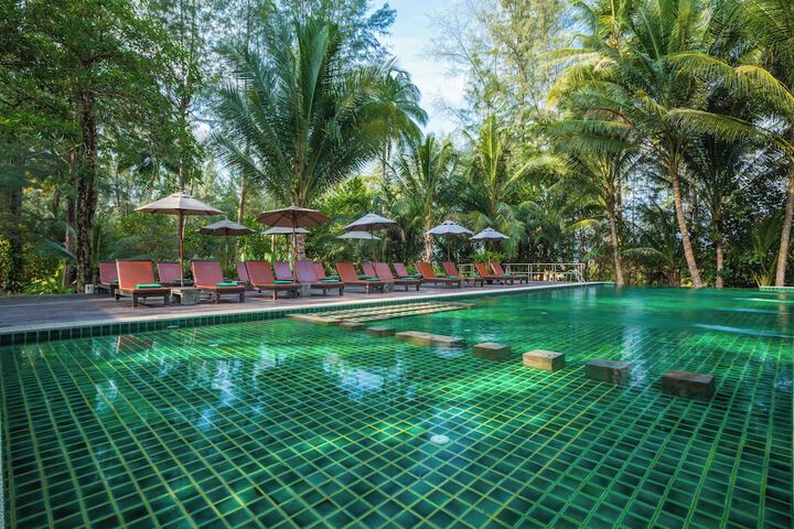 Hotel with Pool