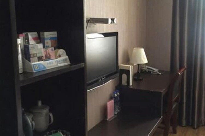 Room 4 of 12